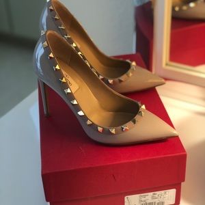 Nude Patent Rockstud 100mm Valentino pumps